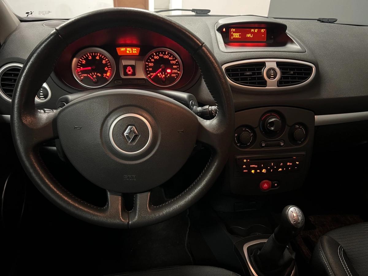 Aperçu indisponible de RENAULT Clio