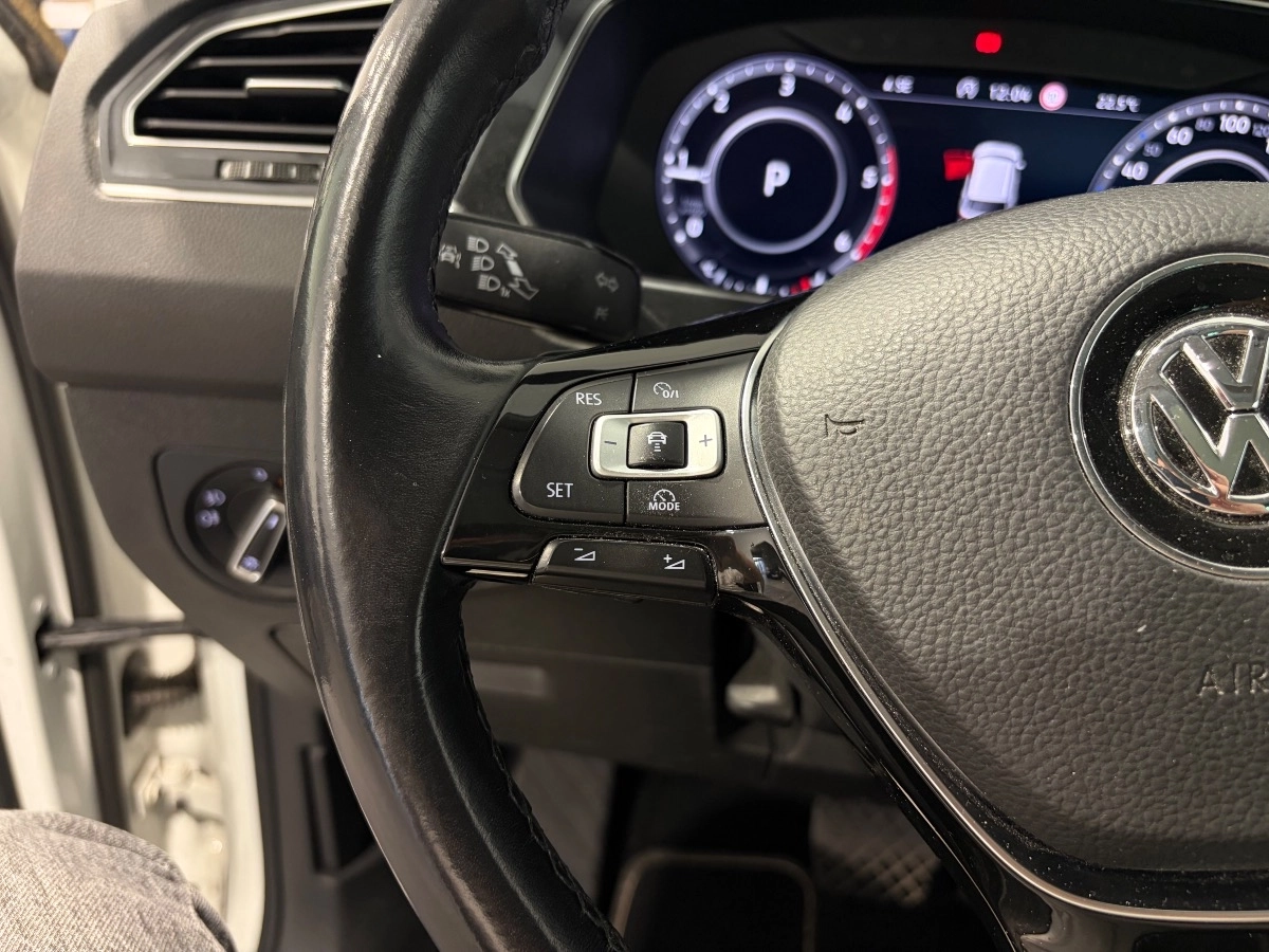 Volkswagen Tiguan - photo 23