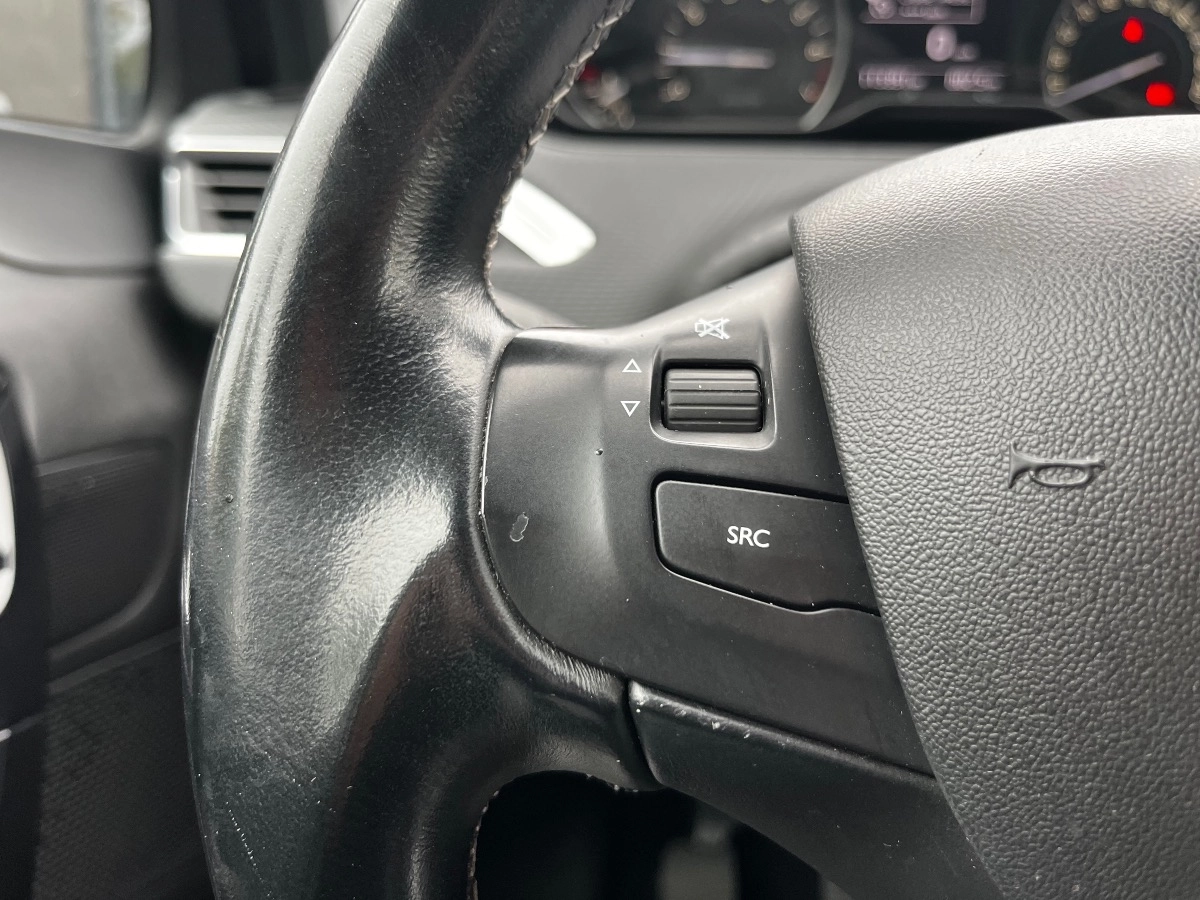 Peugeot 208 - photo 10