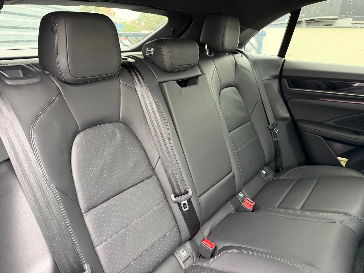 Porsche Macan - photo 12