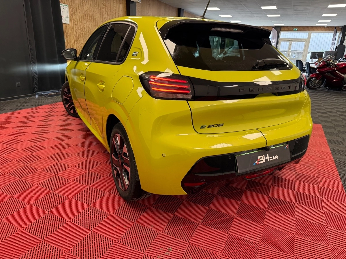 Peugeot E-208 - photo 6