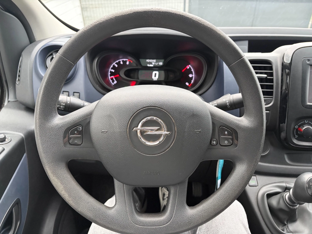 Opel Vivaro Vu - photo 9