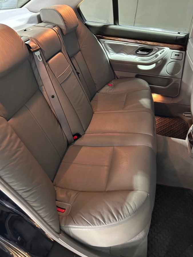 Bmw Serie 7 - photo 11