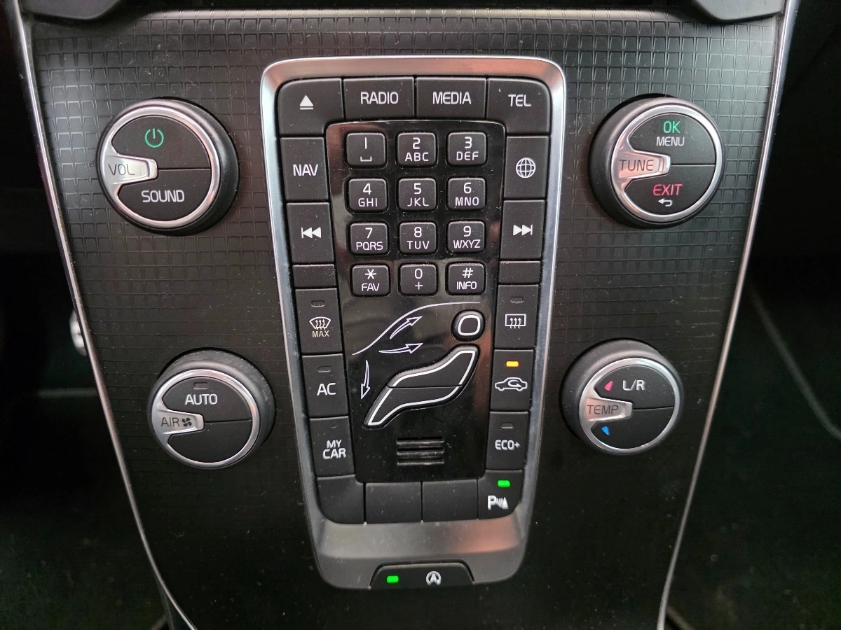 Volvo V40 - photo 13