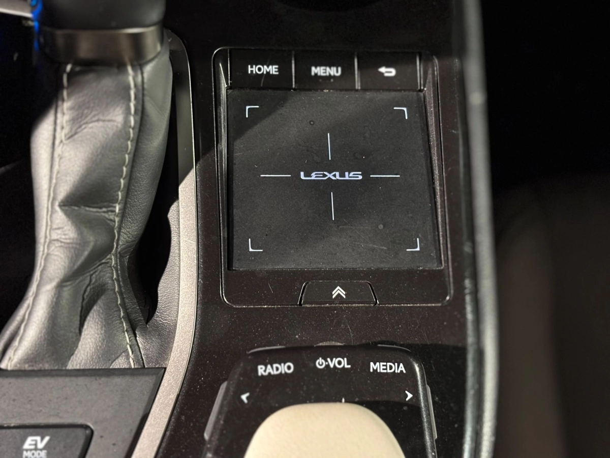 Lexus Ux - photo 24