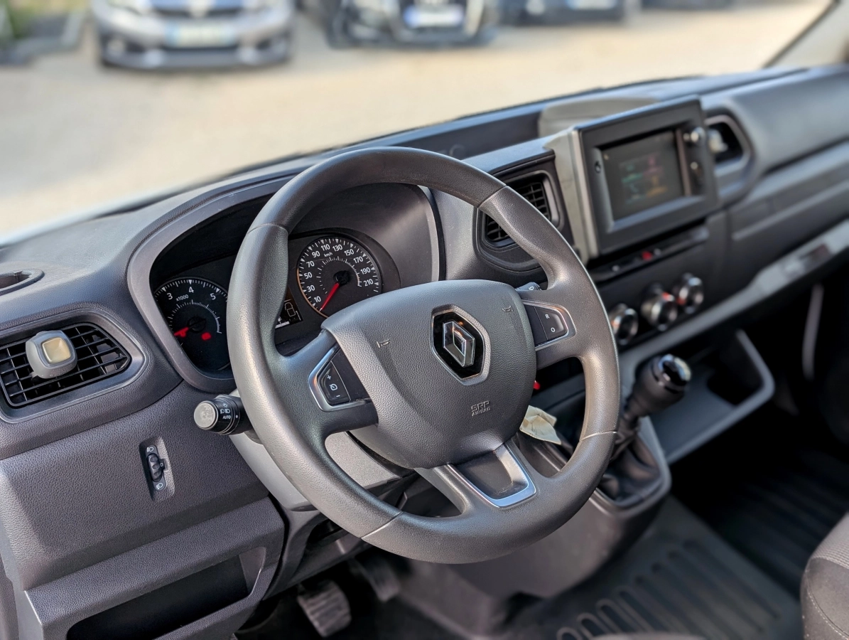 RENAULT MASTER VU - photo 10