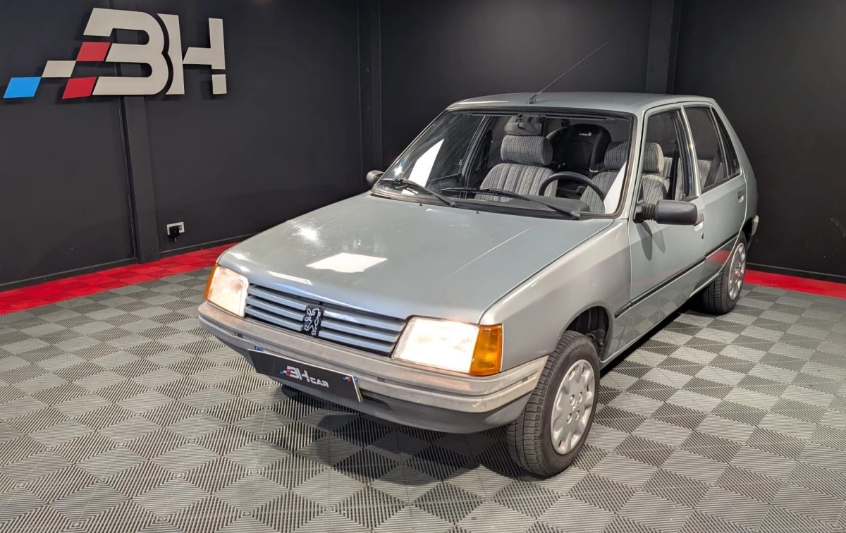 Peugeot 205