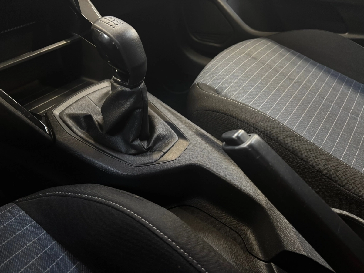 Peugeot 208 - photo 17