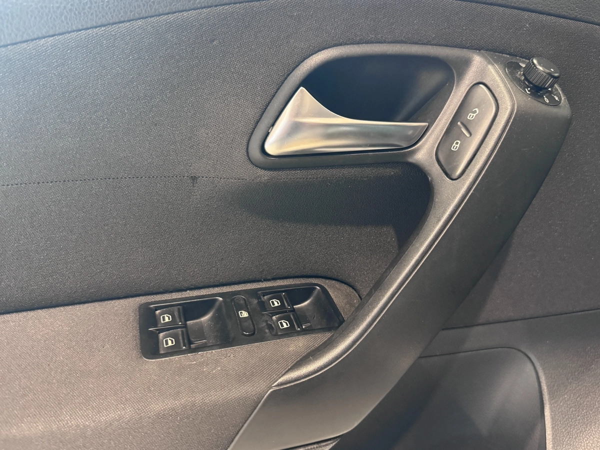 Volkswagen Polo - photo 14