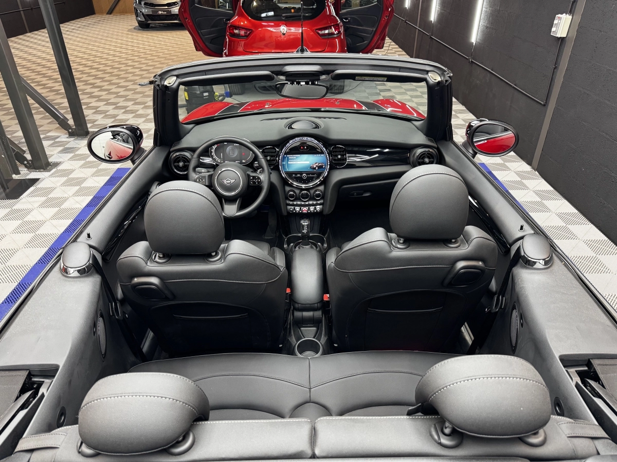 Mini Cabrio - photo 17