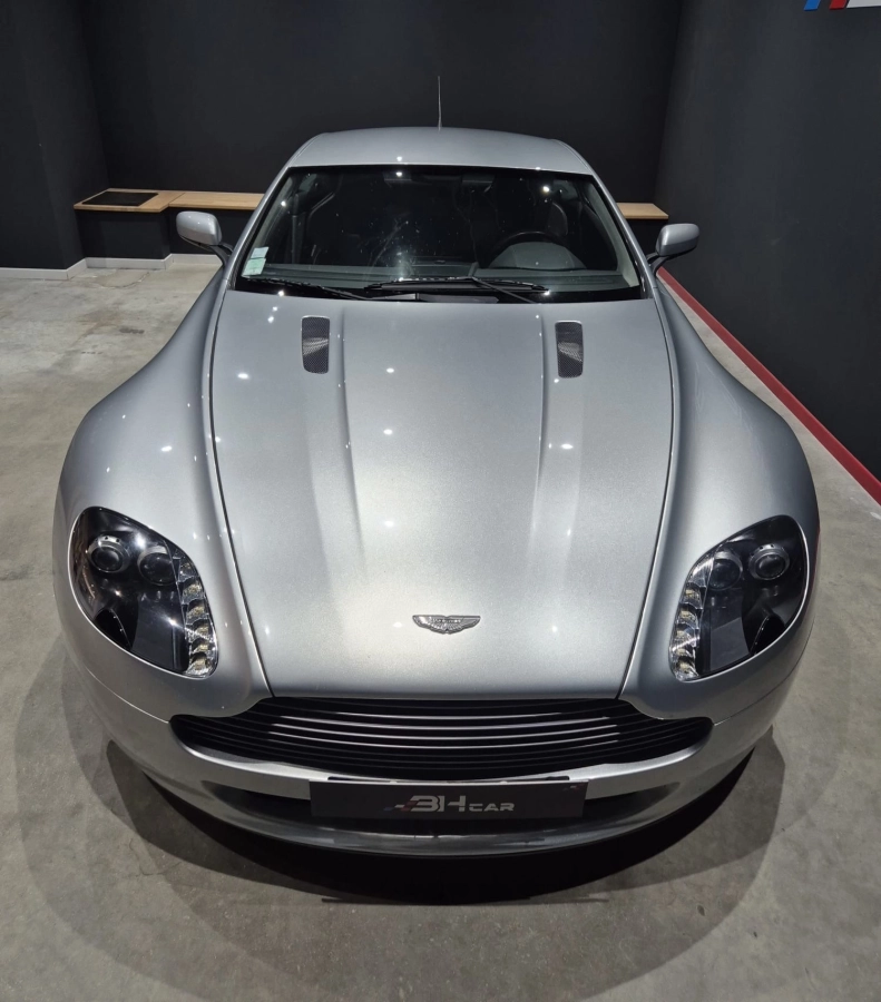 Aston Martin V8 Vantage - photo 2