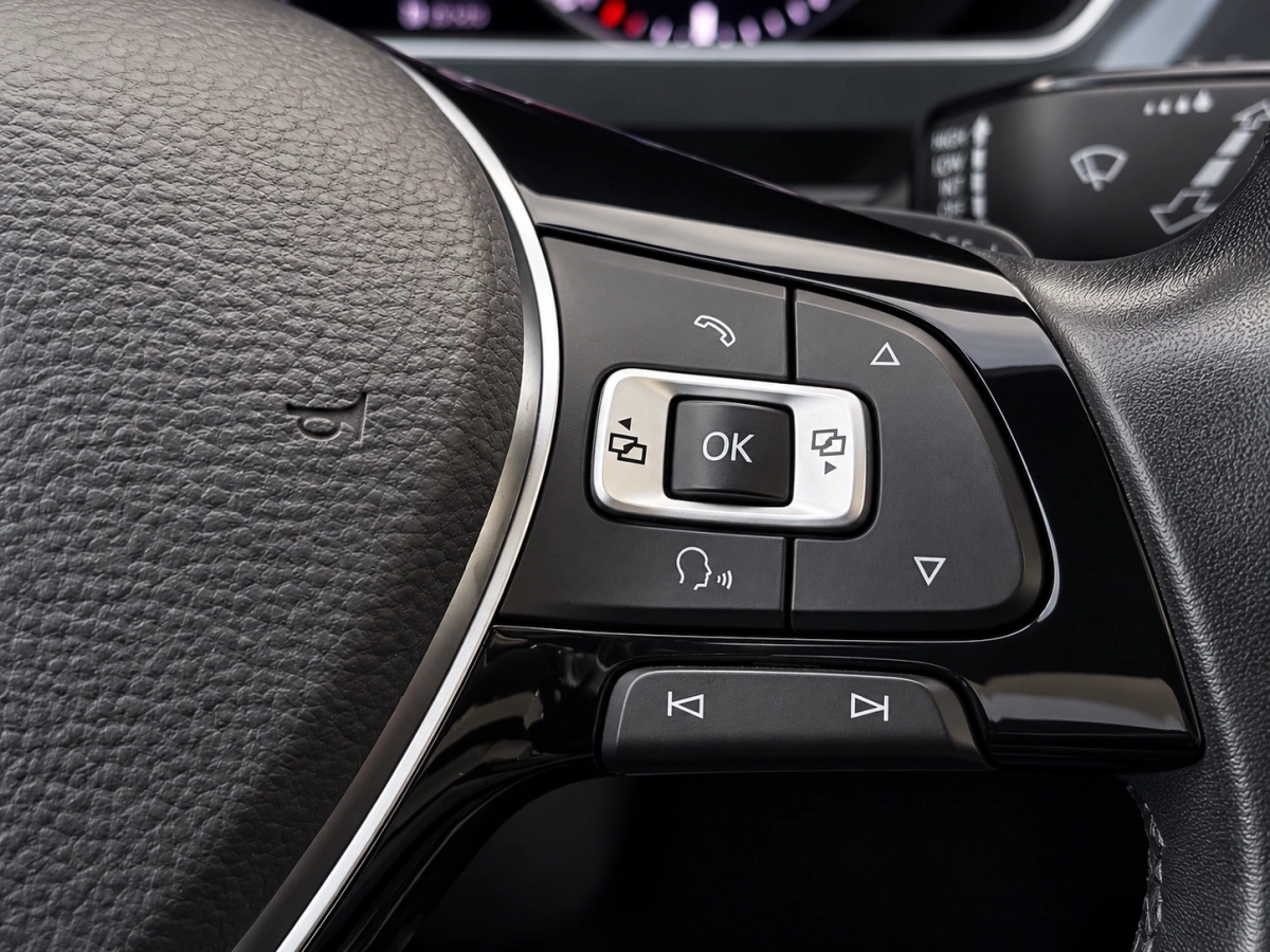 Volkswagen Tiguan - photo 16
