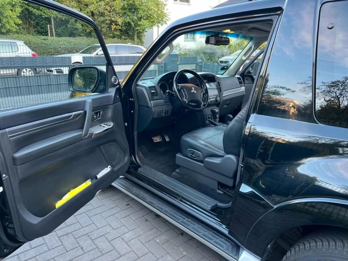 Mitsubishi Pajero 3.2 DID 200 4WD