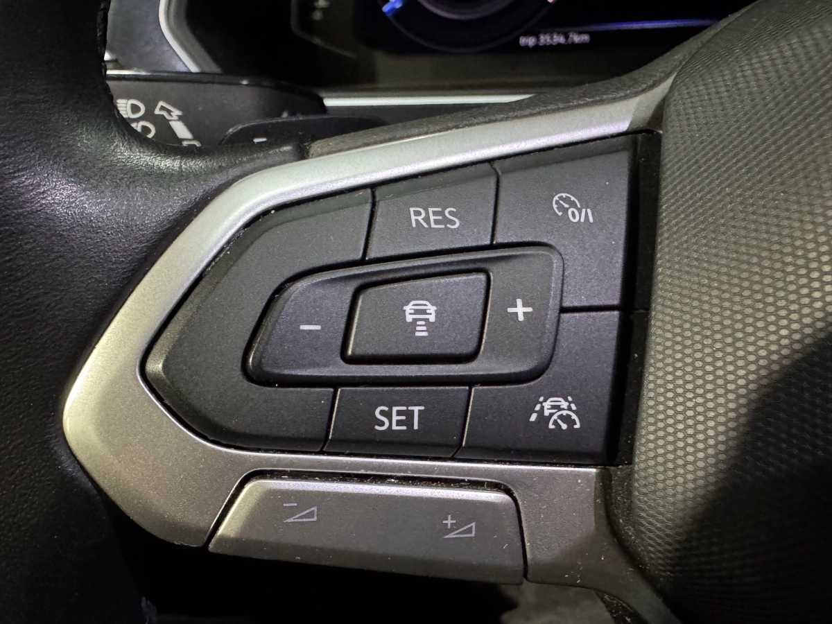 Volkswagen Tiguan - photo 8
