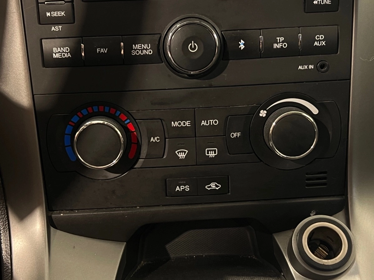 Chevrolet Captiva - photo 24