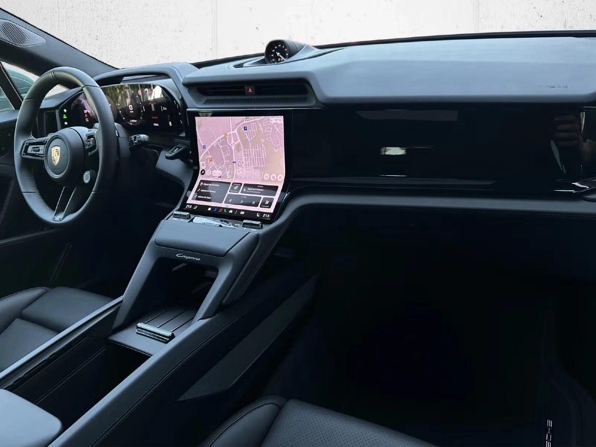 Porsche Cayenne Electrique 442ch 614km WLTP Toit ouvrant/Attelage/Roues AR dir/Burmester/Chrono/22“/Sièges 14/Volant