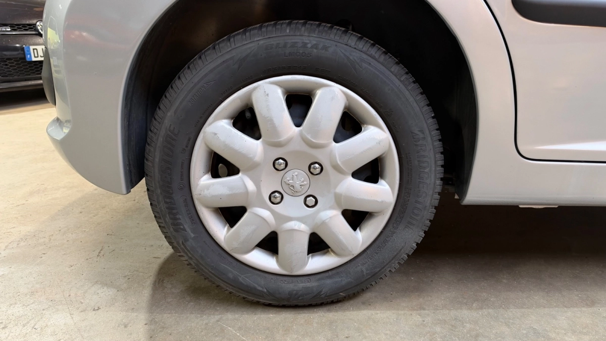 Peugeot 207 - photo 12