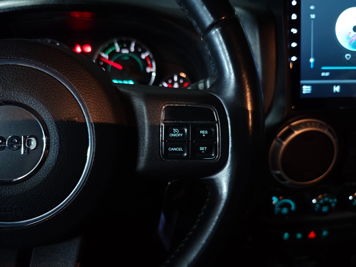 Jeep Wrangler - photo 17