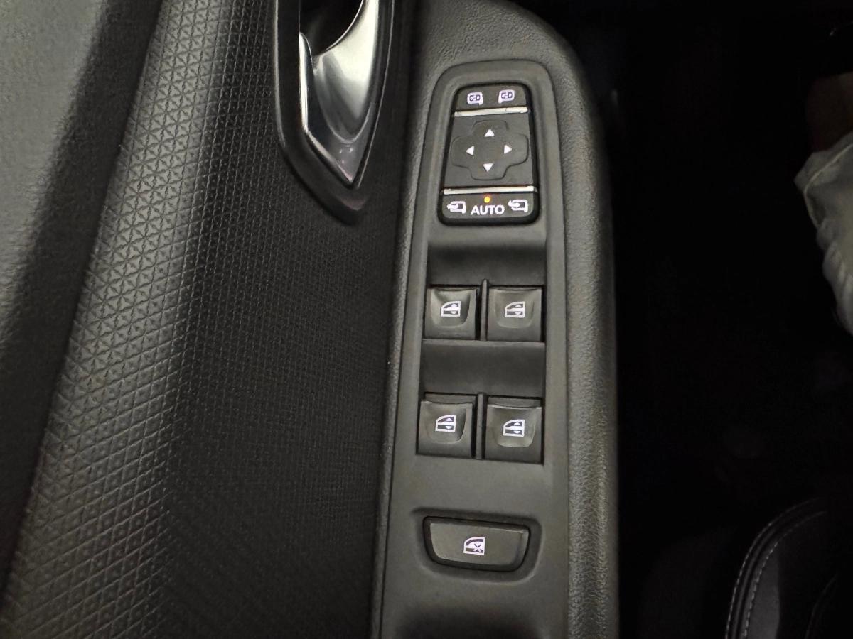 Aperçu indisponible de RENAULT Clio