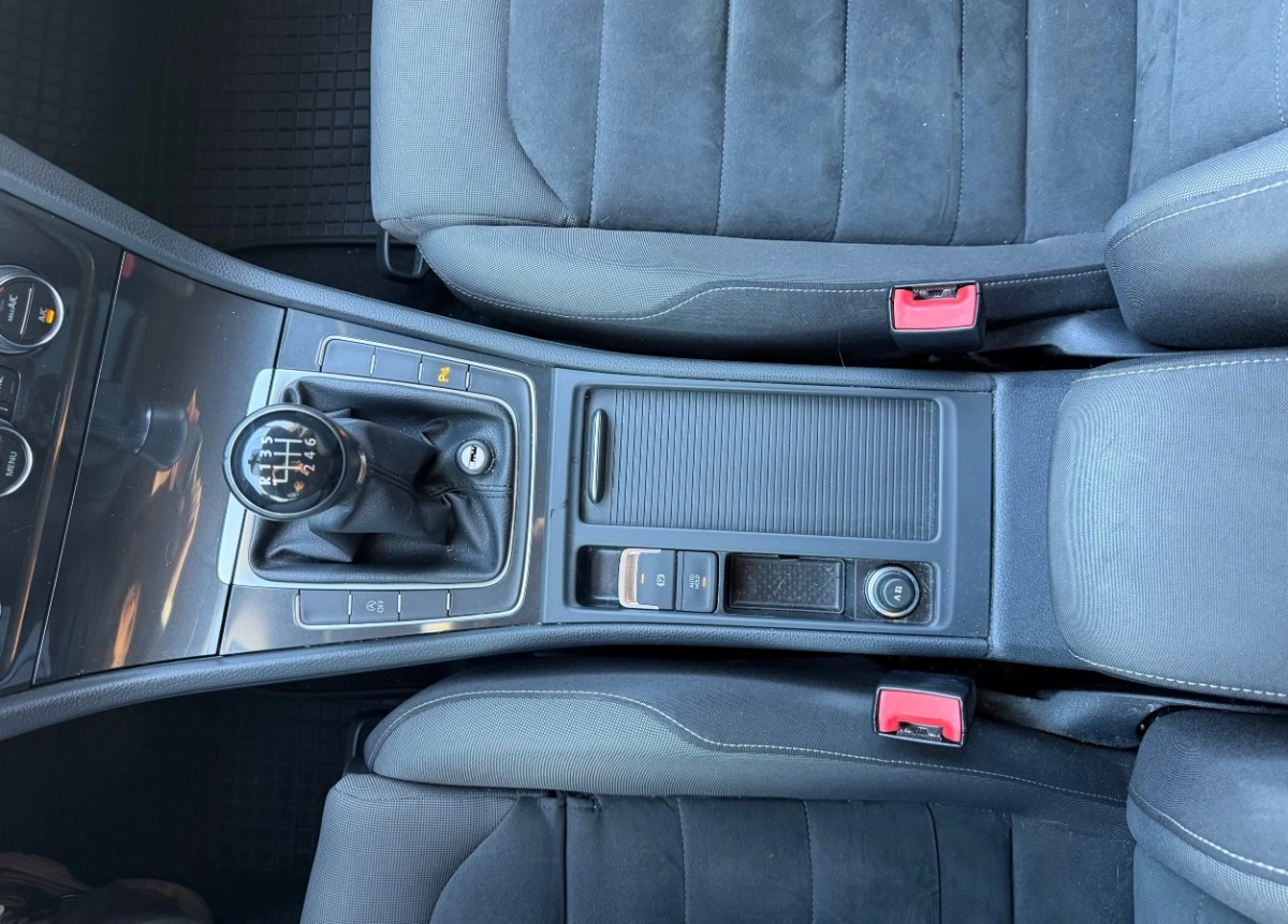 Volkswagen Golf - photo 32