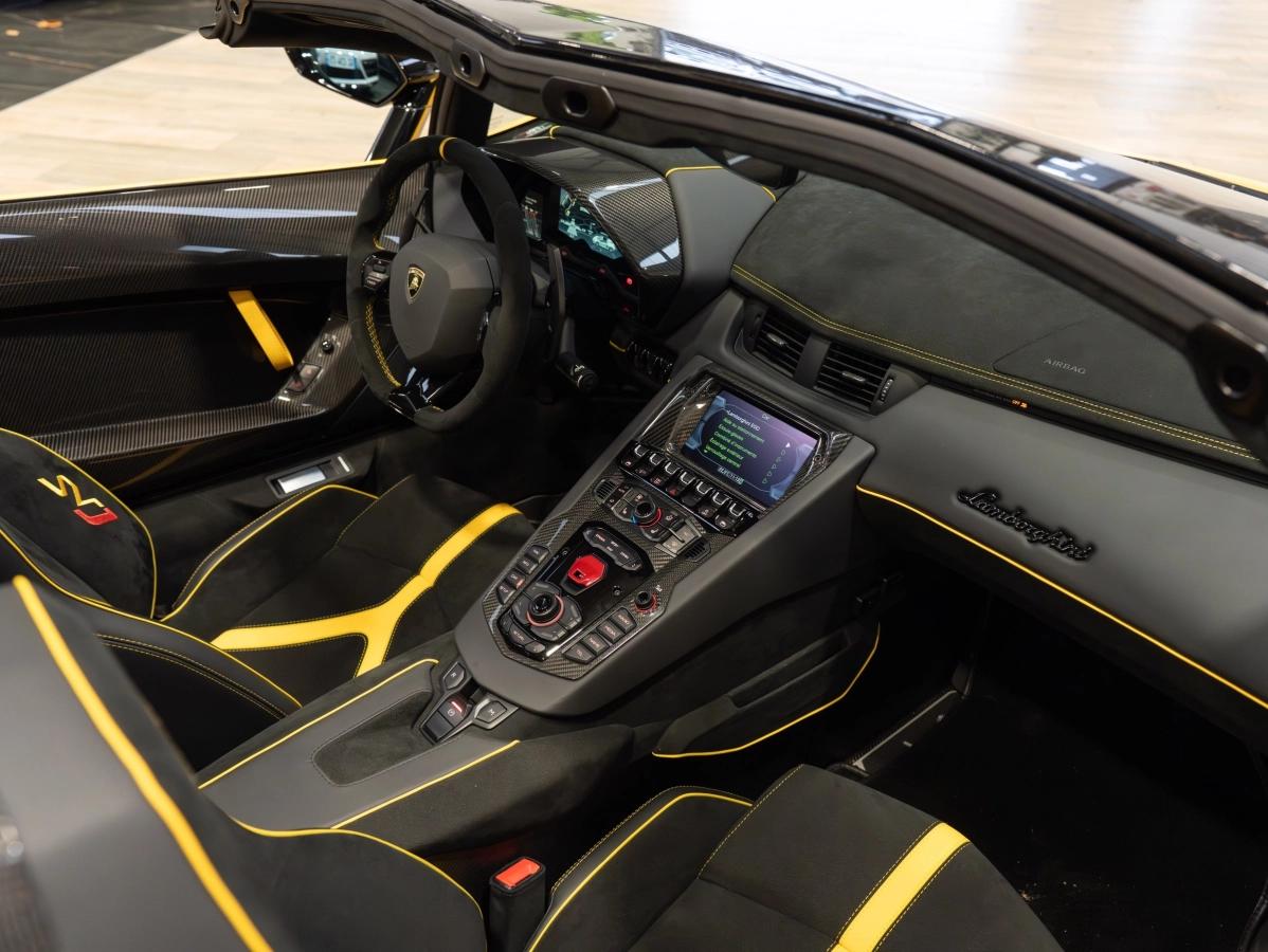 Lamborghini Aventador ROADSTER LP750-4 6.5 770 SVJ 4WD BVA