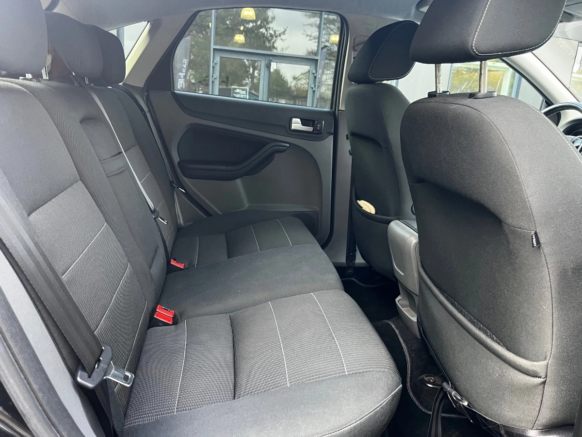 Ford Focus - photo 18