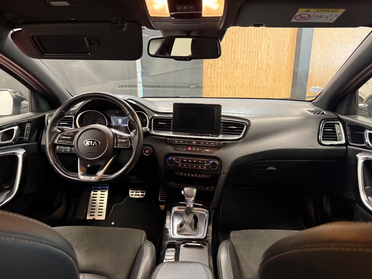 Kia Ceed - photo 11