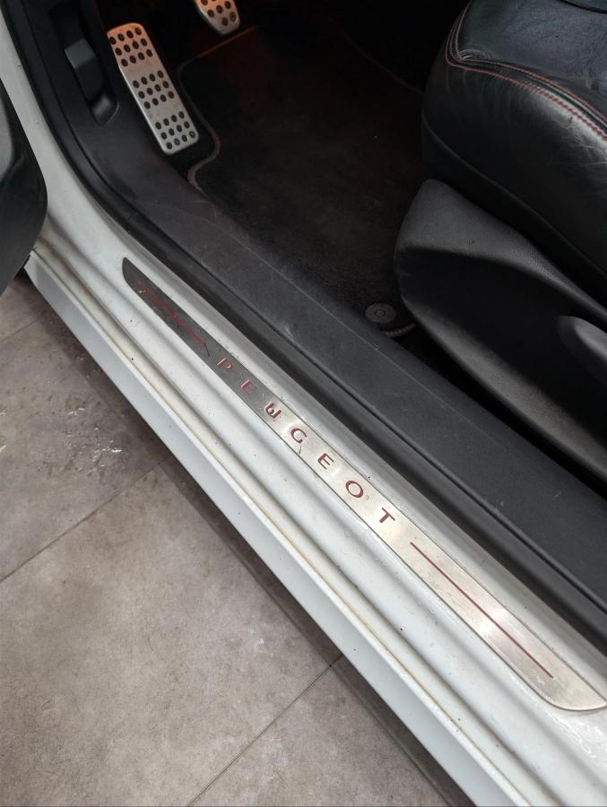 Peugeot 208 GENERATION-I 1.6 THP 200 GTI