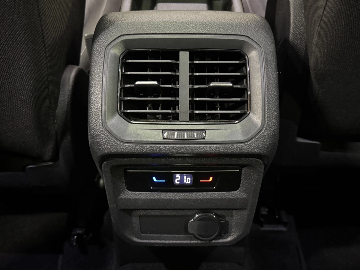 Volkswagen Tiguan - photo 19