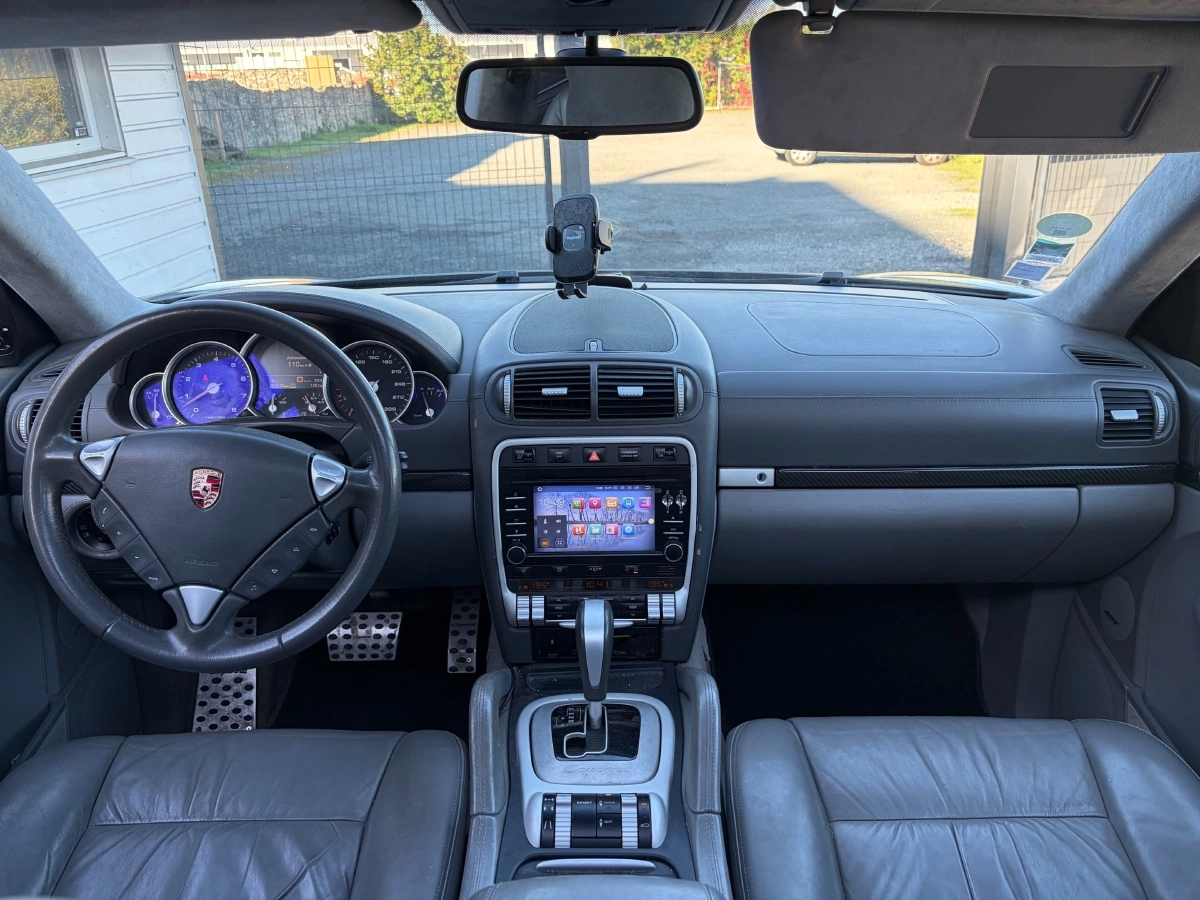 Porsche Cayenne - photo 12