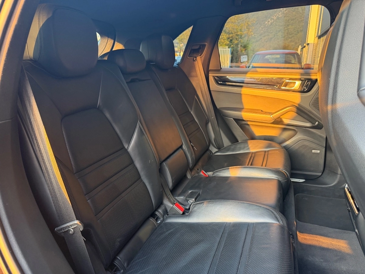 Porsche Cayenne - photo 12