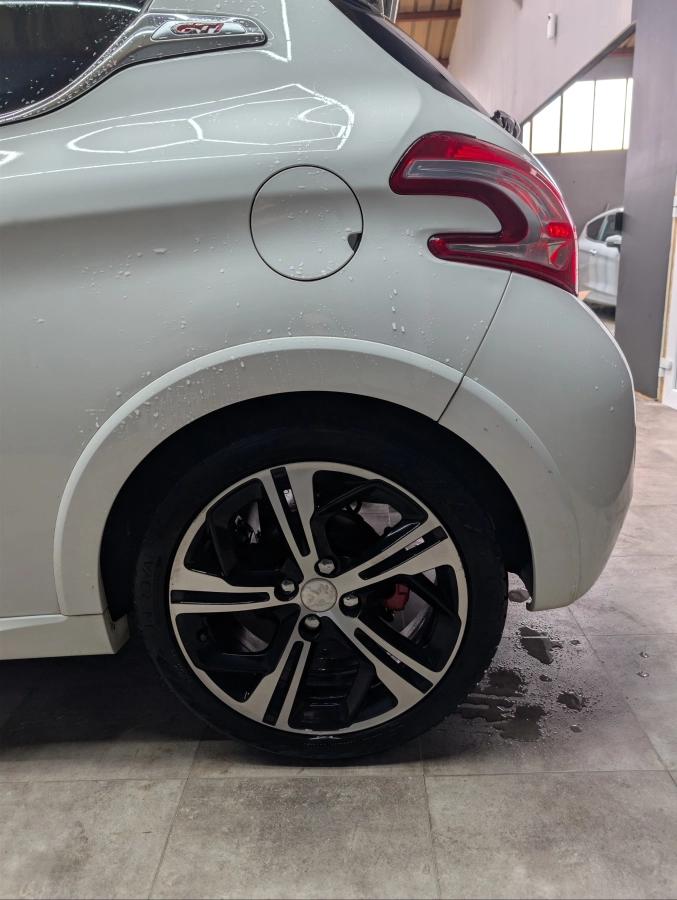 Peugeot 208 GENERATION-I 1.6 THP 200 GTI