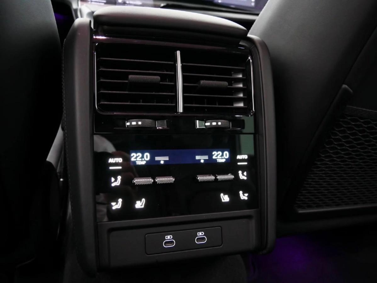Porsche Cayenne Electrique 442ch 633km WLTP Toit Ouvrant/Attelage/Sport Sound/21“/Sièges 14/Volant Surfaces et Siège