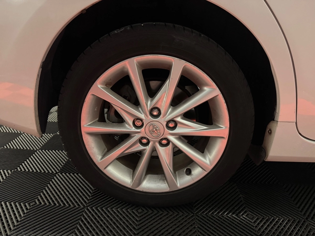 Toyota Prius Plus - photo 23