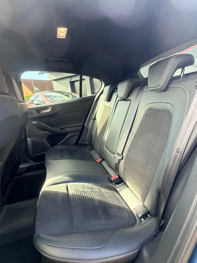 Ford Focus - photo 19
