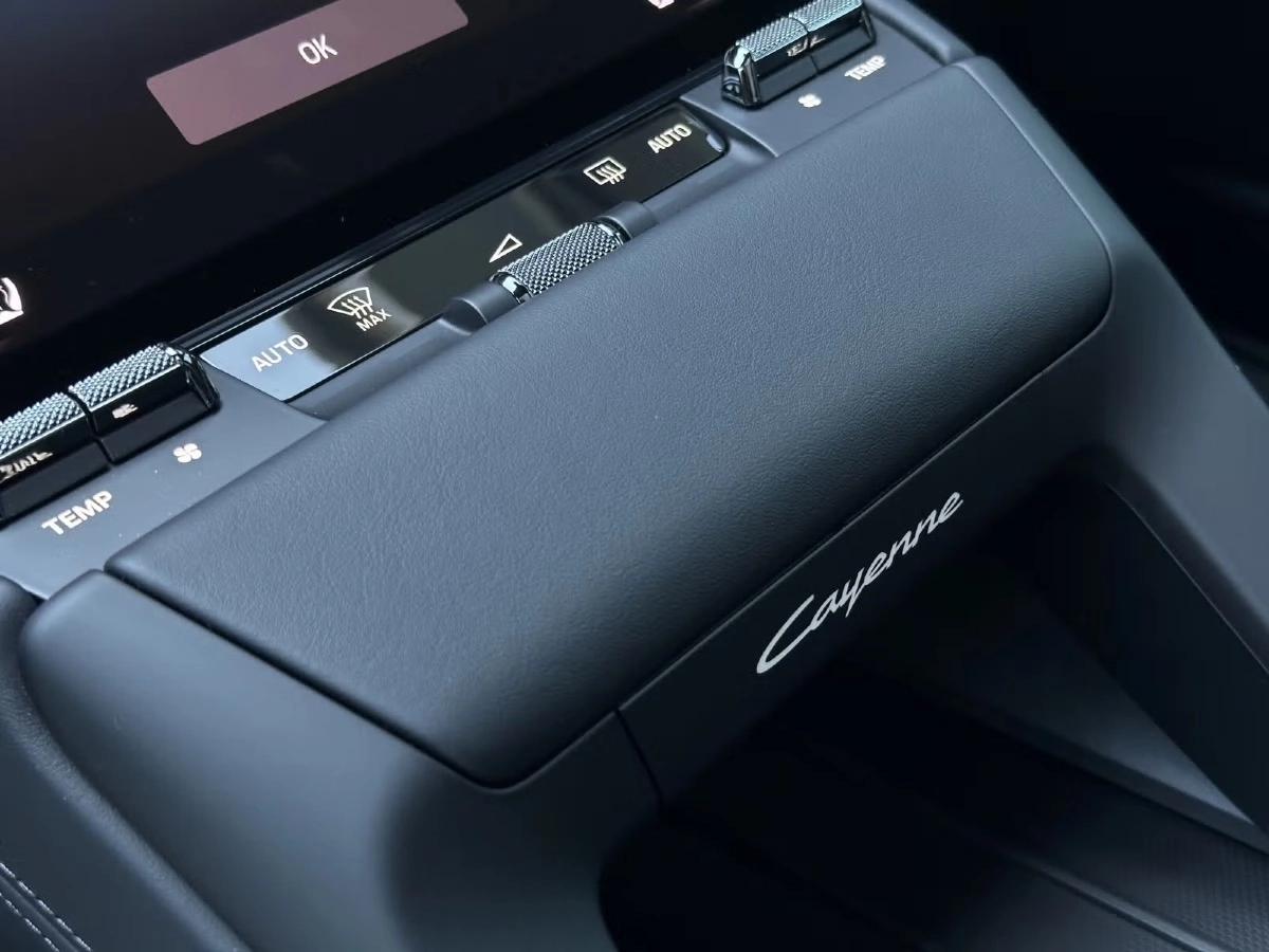 Porsche Cayenne Electrique 442ch 614km WLTP Toit ouvrant/Attelage/Roues AR dir/Burmester/Chrono/22“/Sièges 14/Volant
