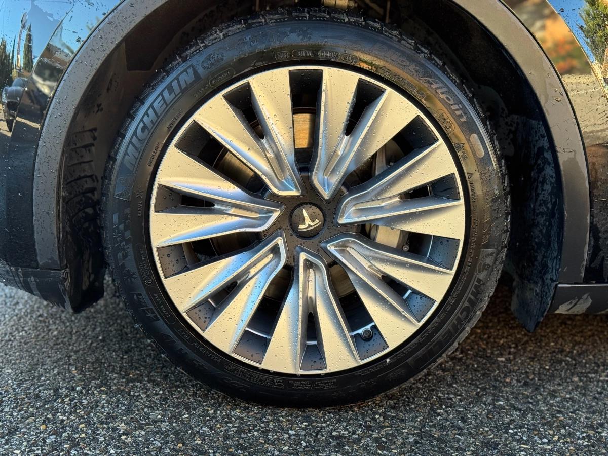 Aperçu indisponible de Tesla Model-y