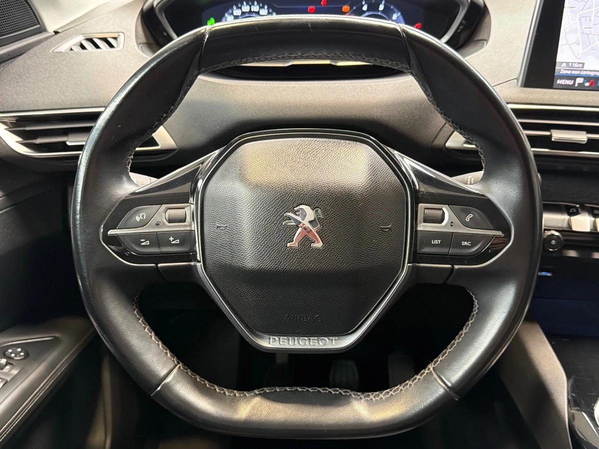 Peugeot 3008 1.5 HDI 130CV ALLURE 360°/ CARPLAY