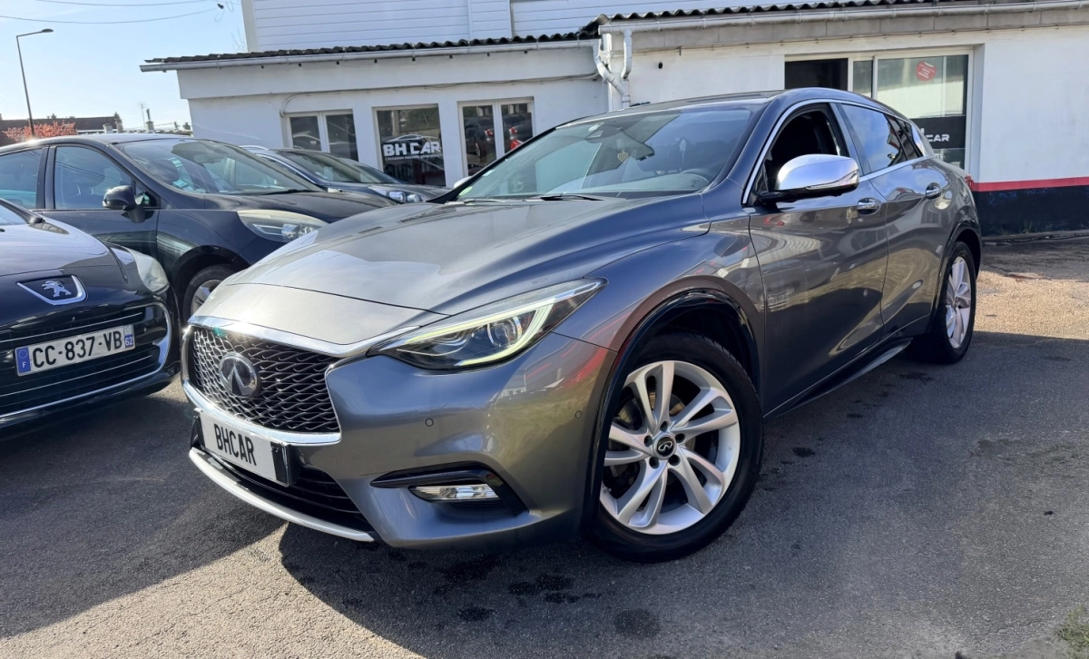 Infiniti Q30