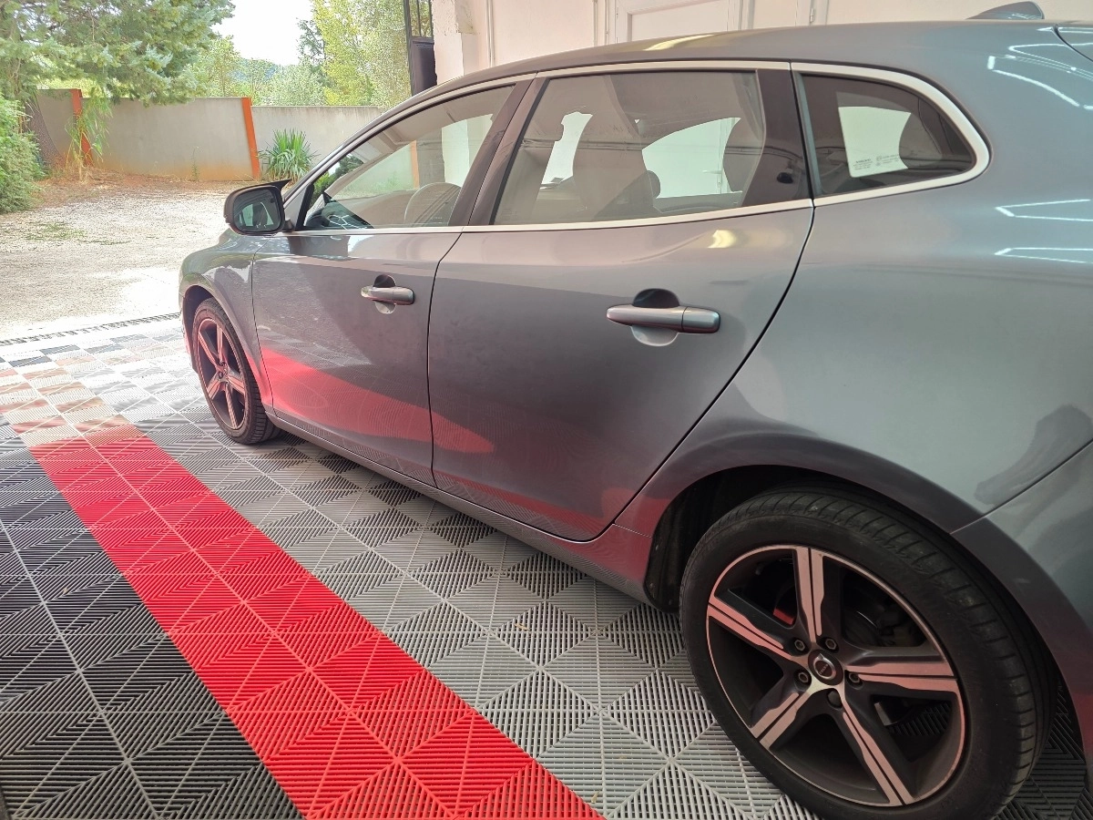 Volvo V40 - photo 18