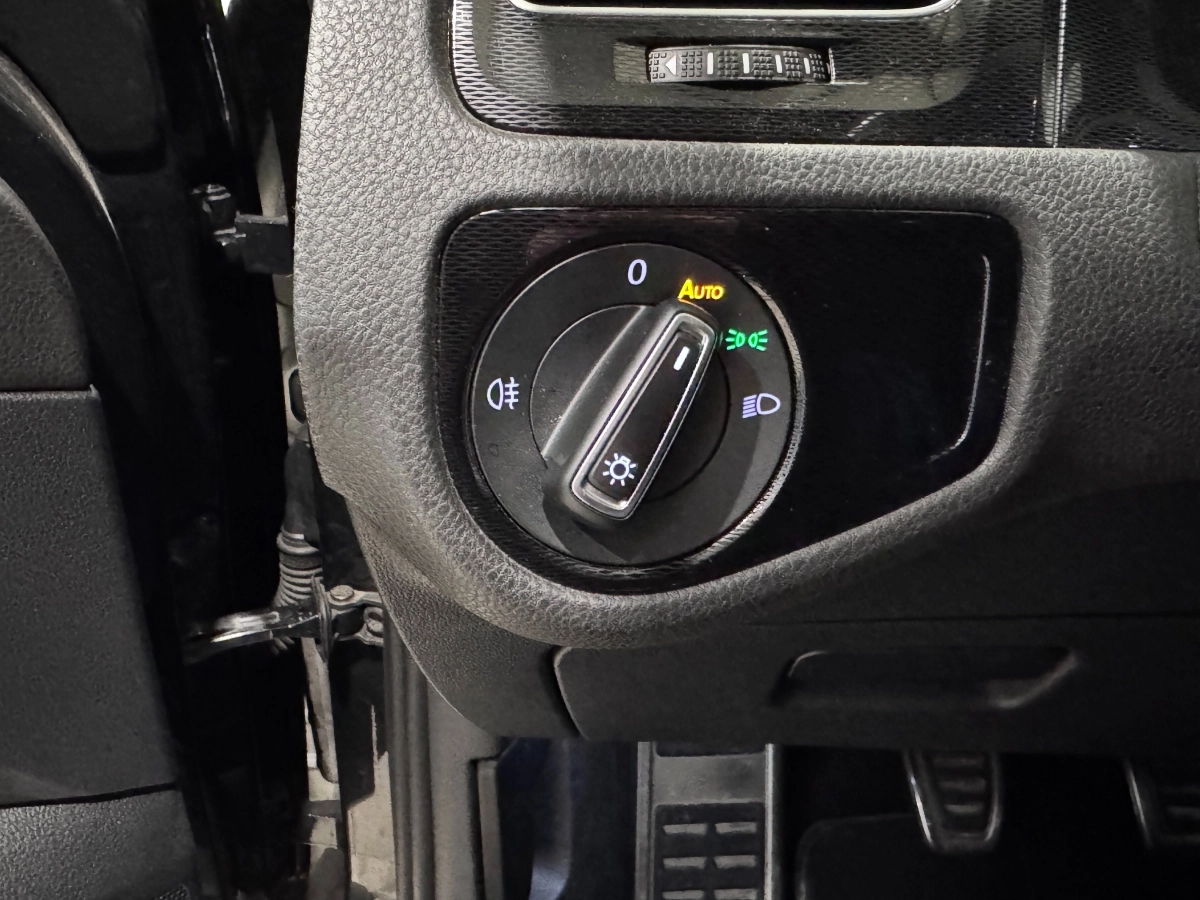 Volkswagen Golf - photo 23