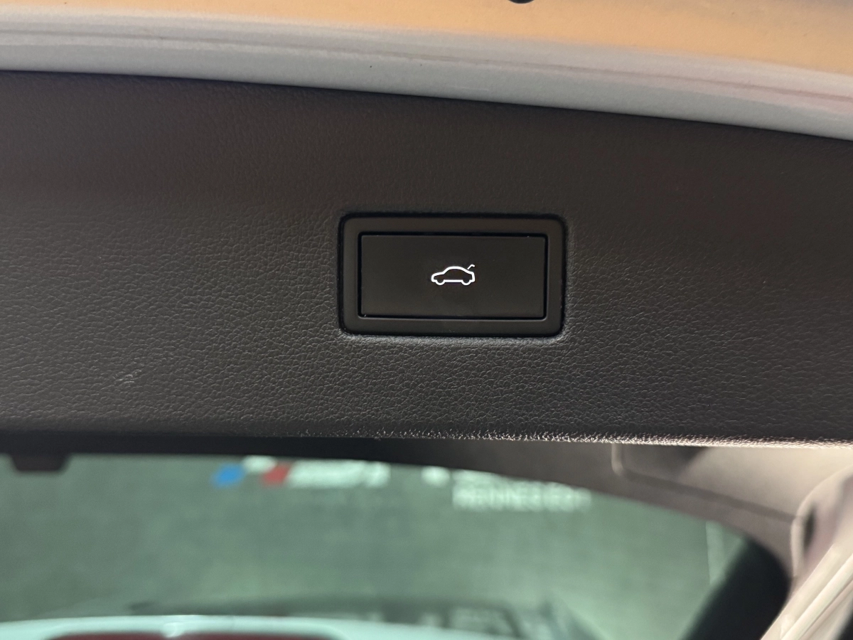 Volkswagen Tiguan - photo 23