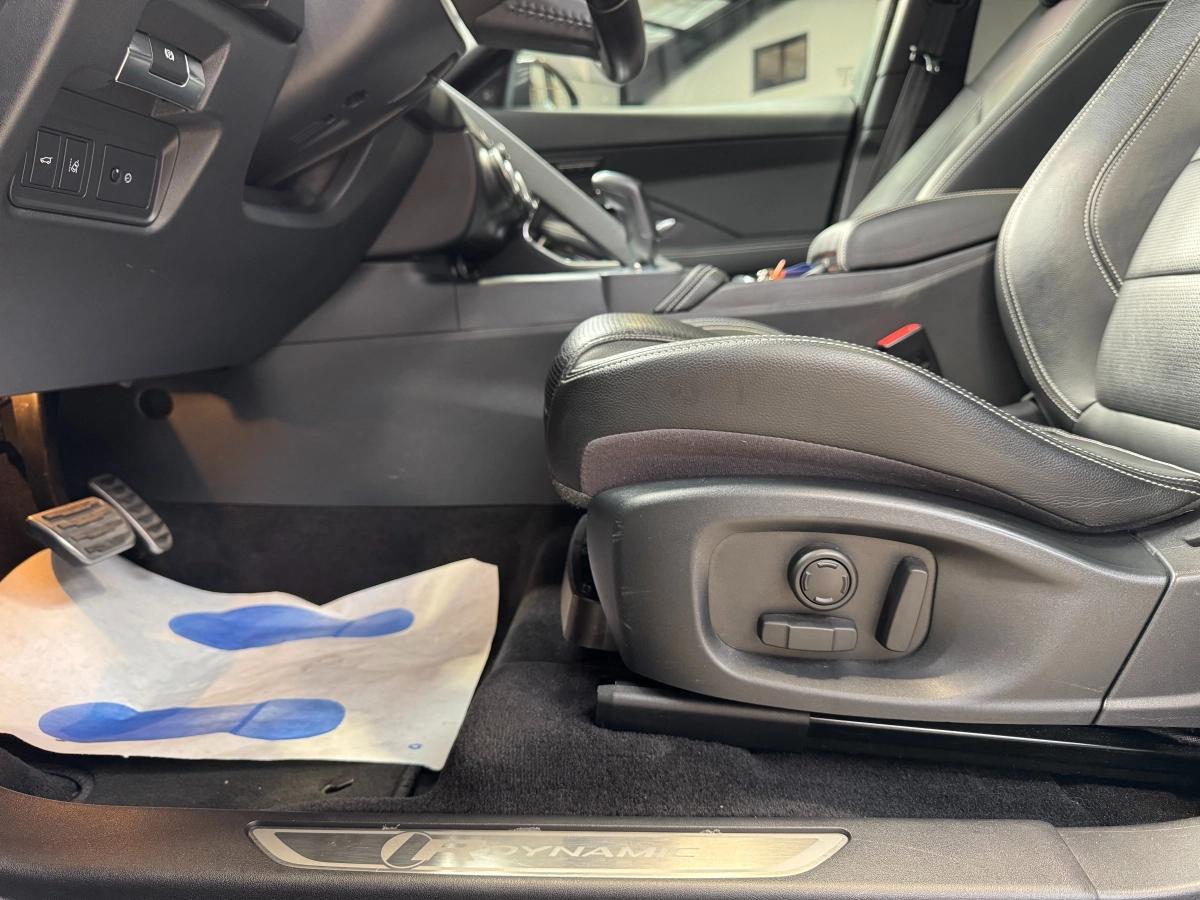 Jaguar E-pace 2.0 D240 240 R-DYNAMIC SE AWD BVA / TOIT PANO / MERIDIAN / SIEGES ELEC CHAUFFANTS