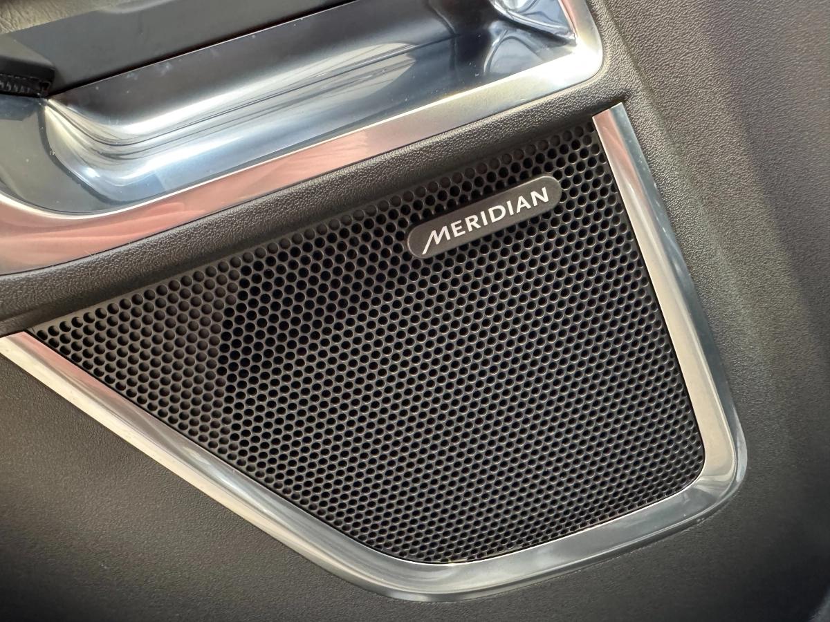 Jaguar E-pace 2.0 D240 240 R-DYNAMIC SE AWD BVA / TOIT PANO / MERIDIAN / SIEGES ELEC CHAUFFANTS