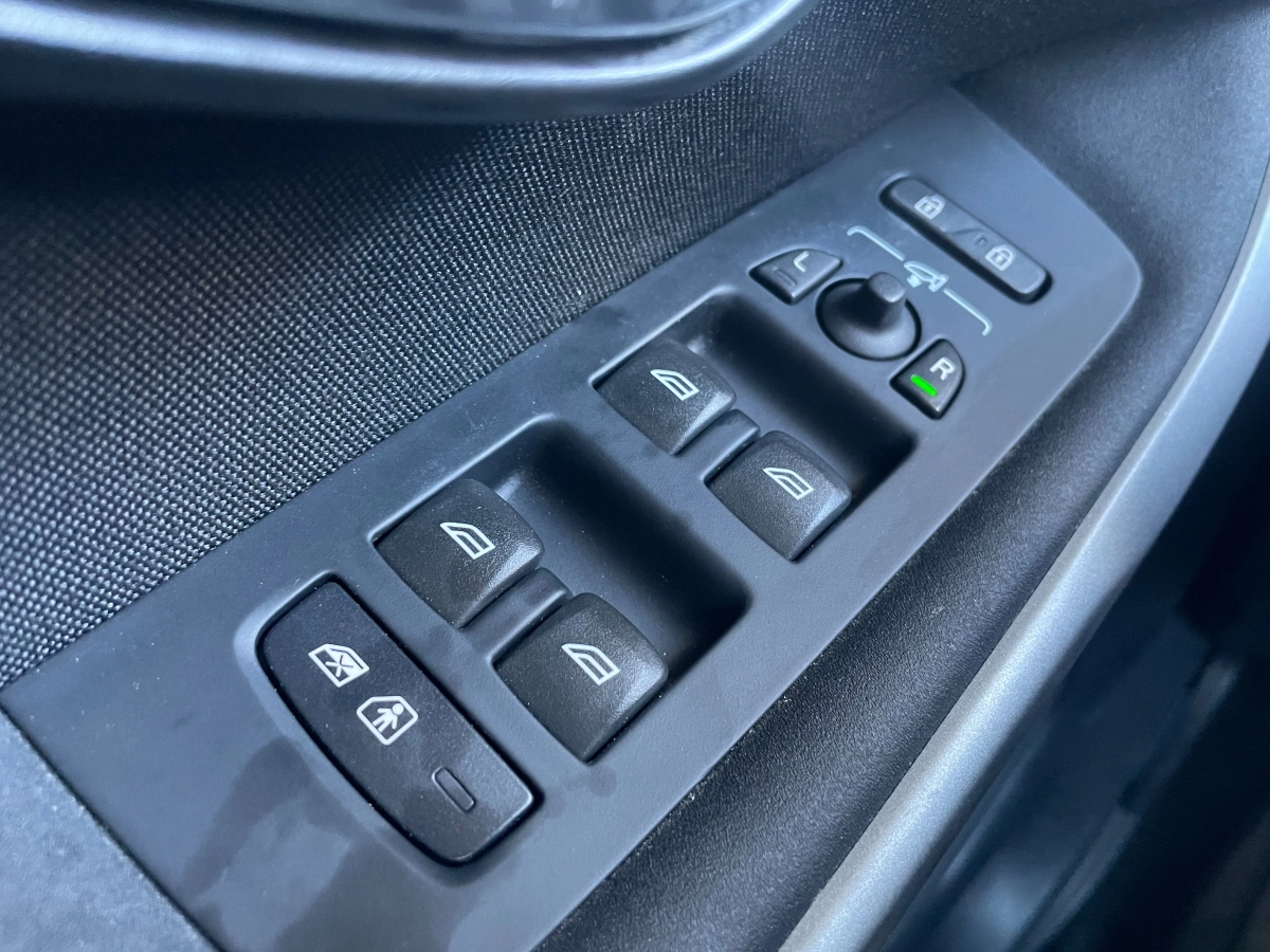 Volvo V40 - photo 21
