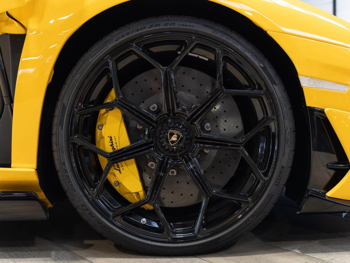 Lamborghini Aventador ROADSTER LP750-4 6.5 770 SVJ 4WD BVA