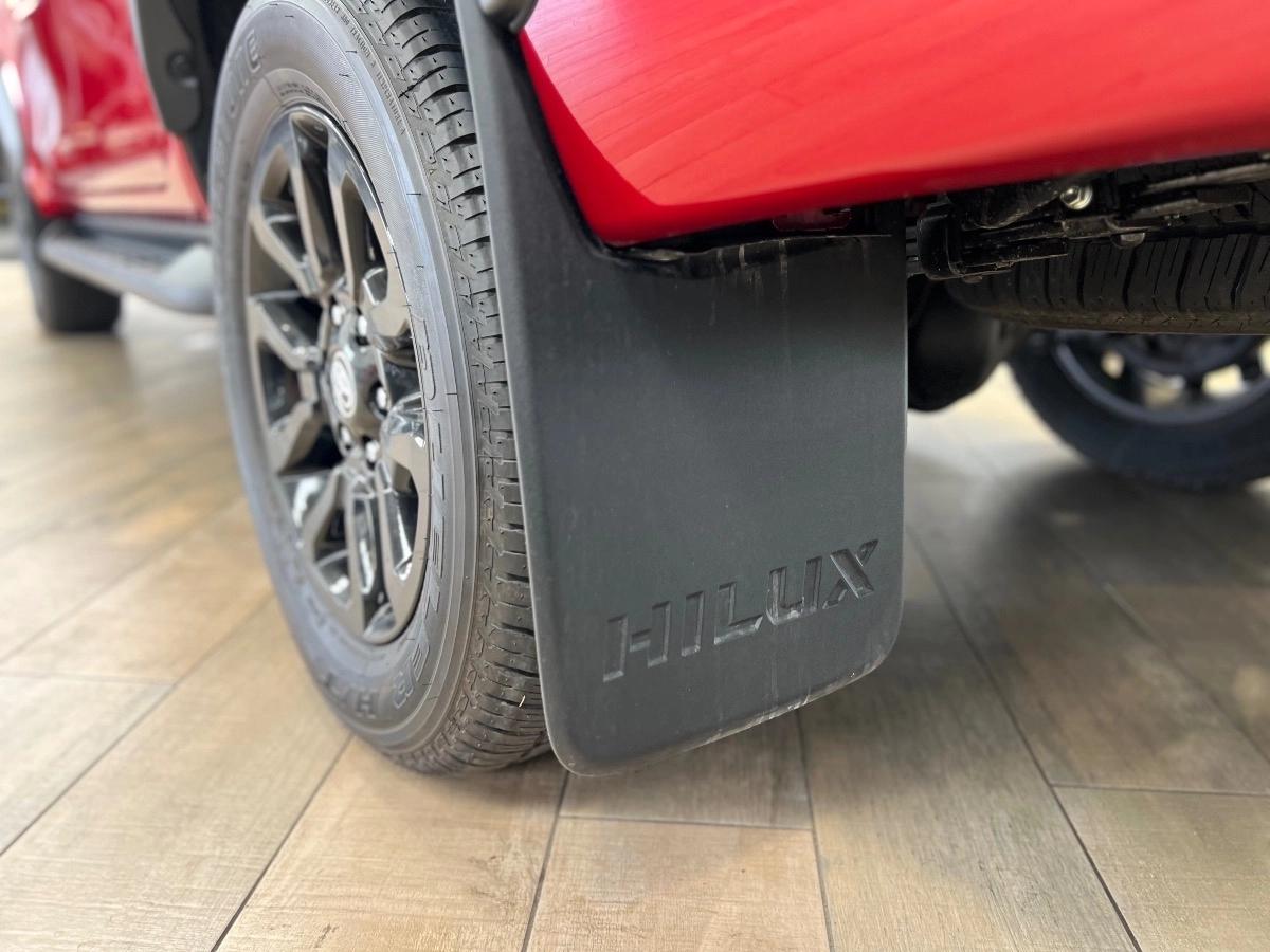 Toyota Hilux 2.8 D-4D 204 DOUBLE CABINE BVA INVINCIBLE 4WD /CAM360/JBL/CARPLAY