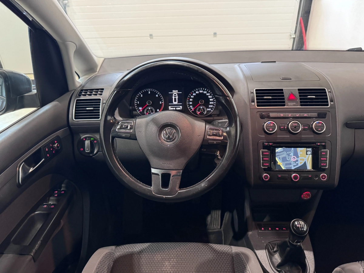Volkswagen Touran - photo 15