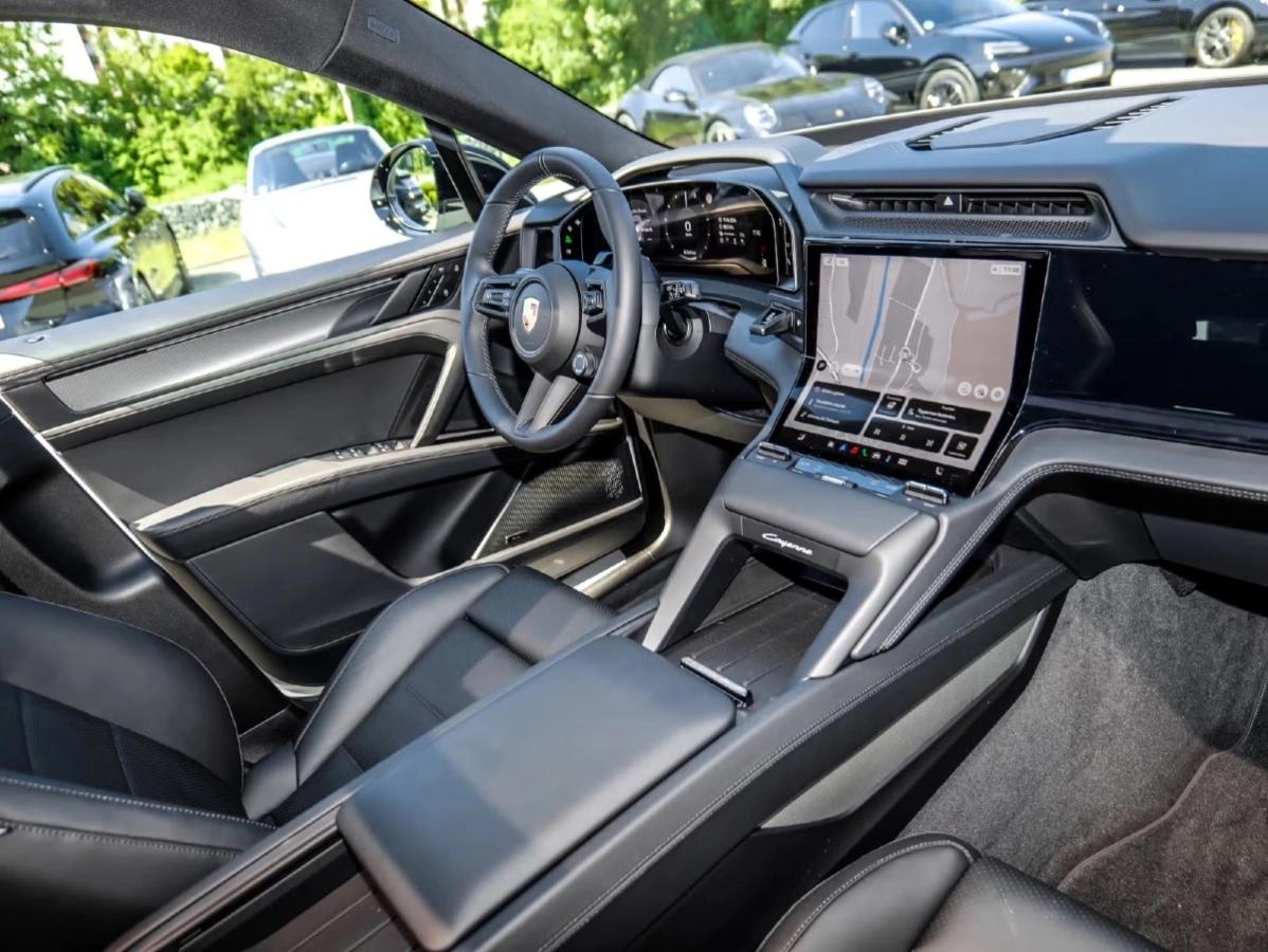 Porsche Cayenne Electrique 442ch 632km WLTP Toit Ouvrant/Attelage/Sport Sound/21“/Sièges 14/Volant Surfaces et Siège