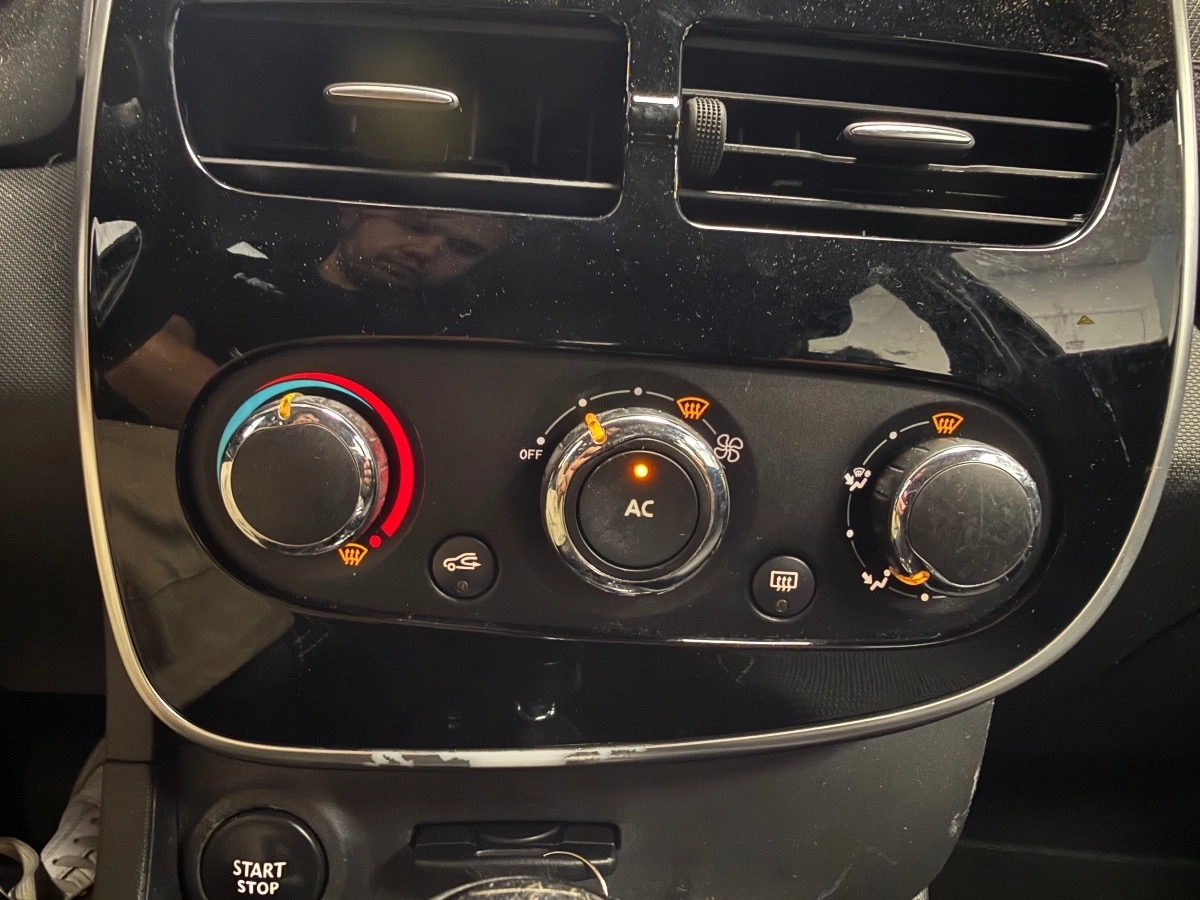 Renault Clio - photo 16